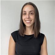 Graduada en Traducción e Interpretación, capacitada para impartir clases de inglés, castellano, gallego y materias de primaria.